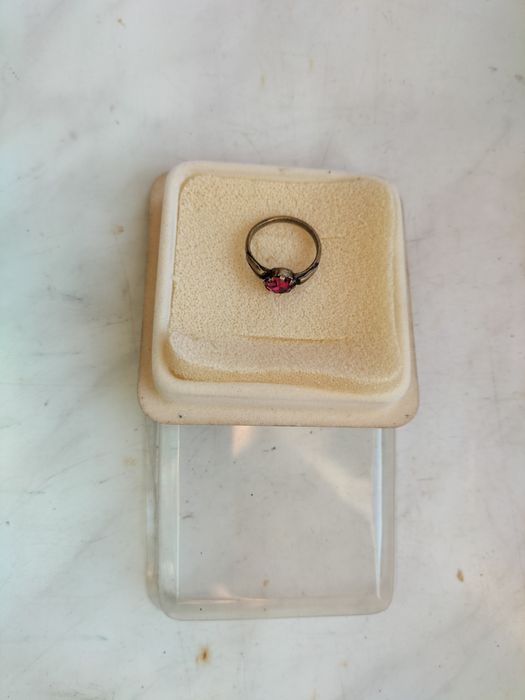 Stary mały pierścionek