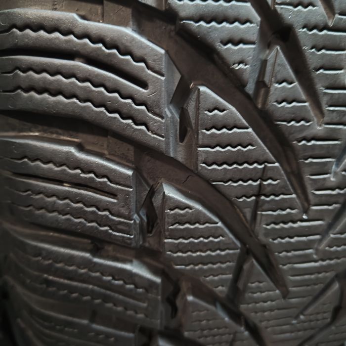 235/55/19 XL Sprzedam komplet opon zimowych Nokian