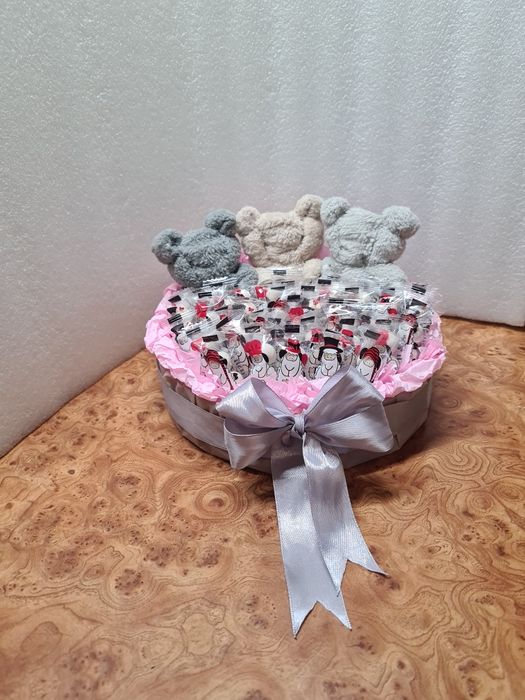 Конфеты и полотенца