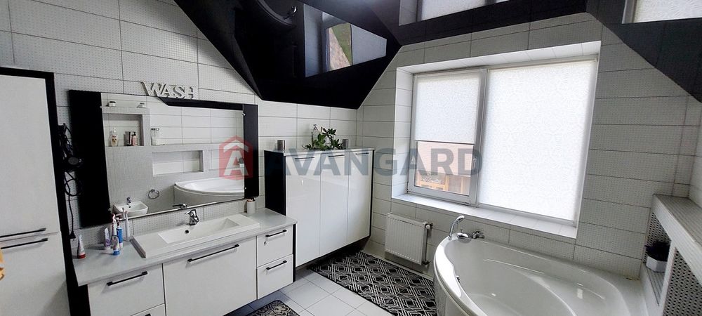 Продам ДОМ 215м.кв.Баня (67м.кв).10 соток 220000$