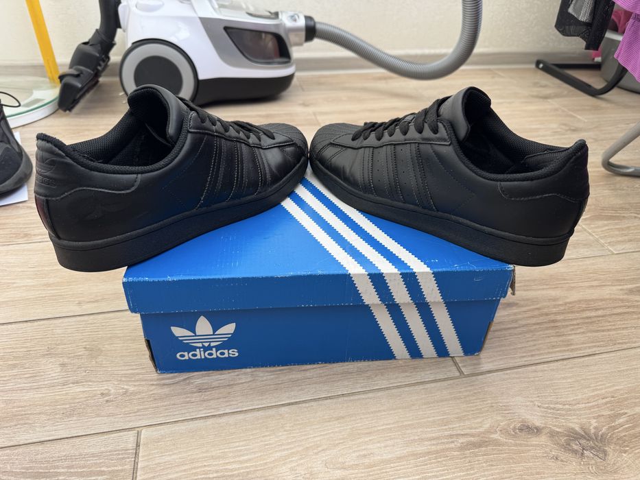 Продам кросівки Nike Court Vision, Adidas Ozweego, Adidas Superstar