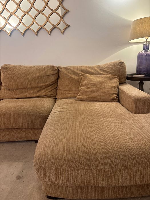 Sofá grande confortável