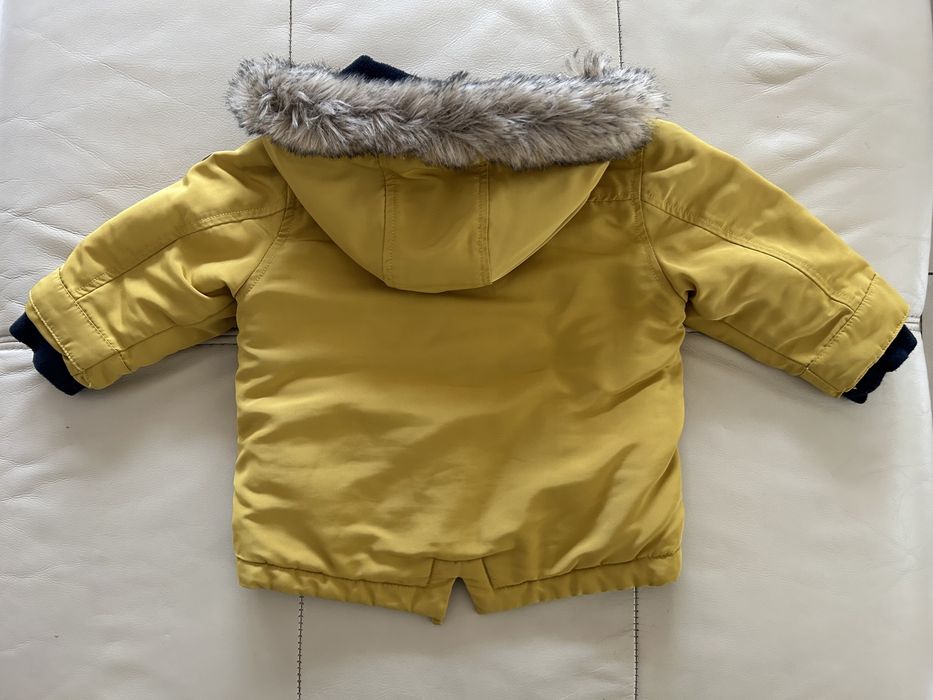 Zimowa, ochrowa kurtka ze sztucznym futrem marki Next