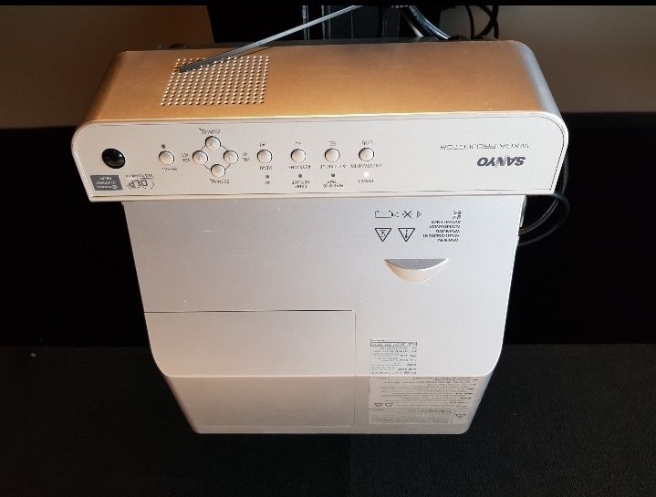 Projetor 3D de ultracurta distância Sanyo Short Throw Projector