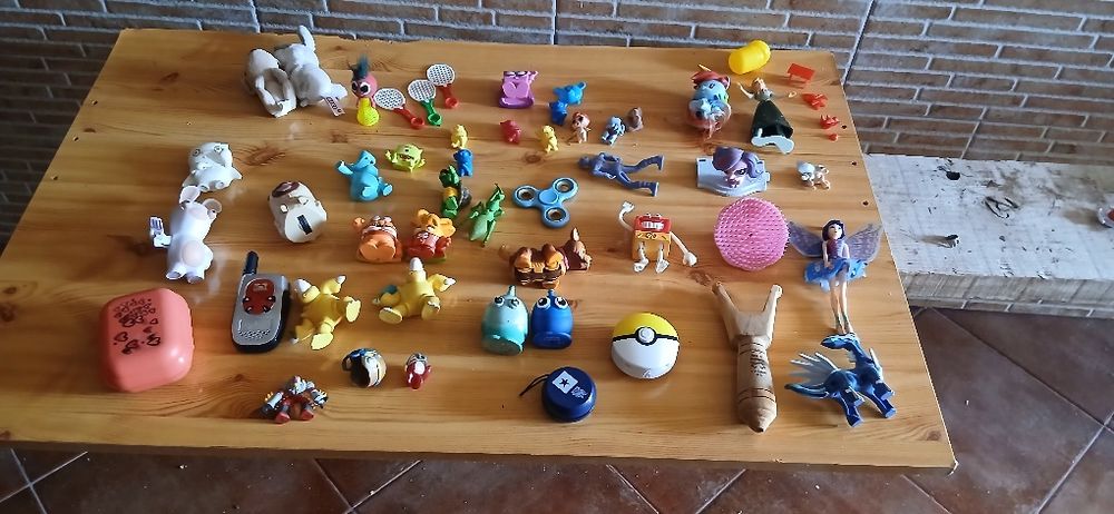 Figuras bonecos variados
