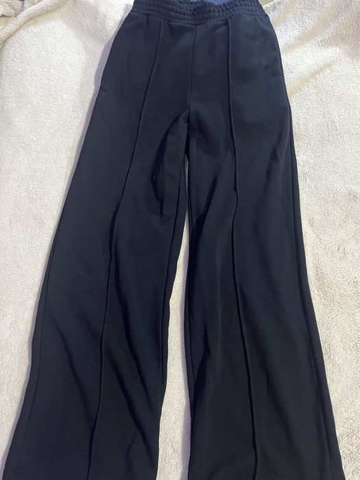 Чорні штани палаццо