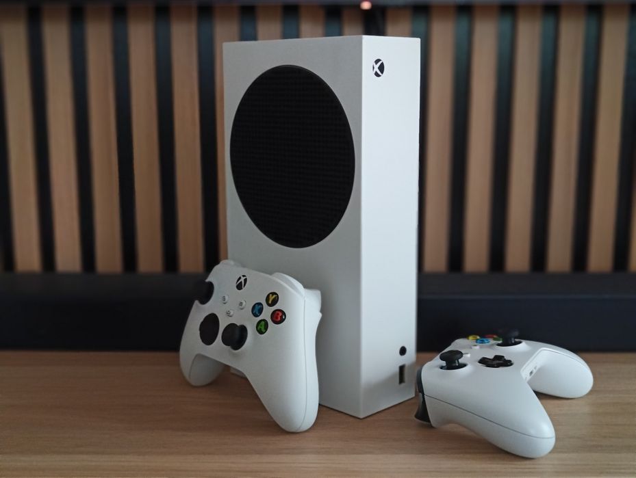 Xbox series s + 2 pady