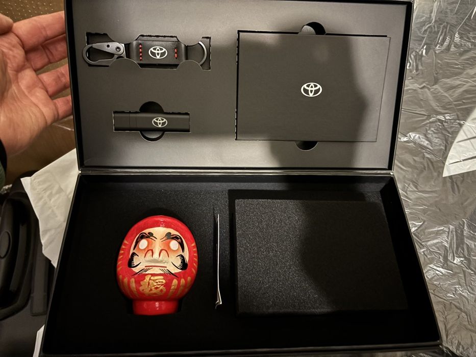 Toyota Welcome Box DARUMA