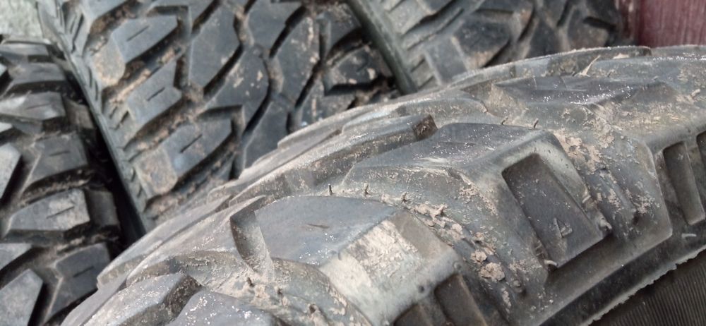 Шини резина уаз нива  покришки колеса  245 75 16 грязьова болотна