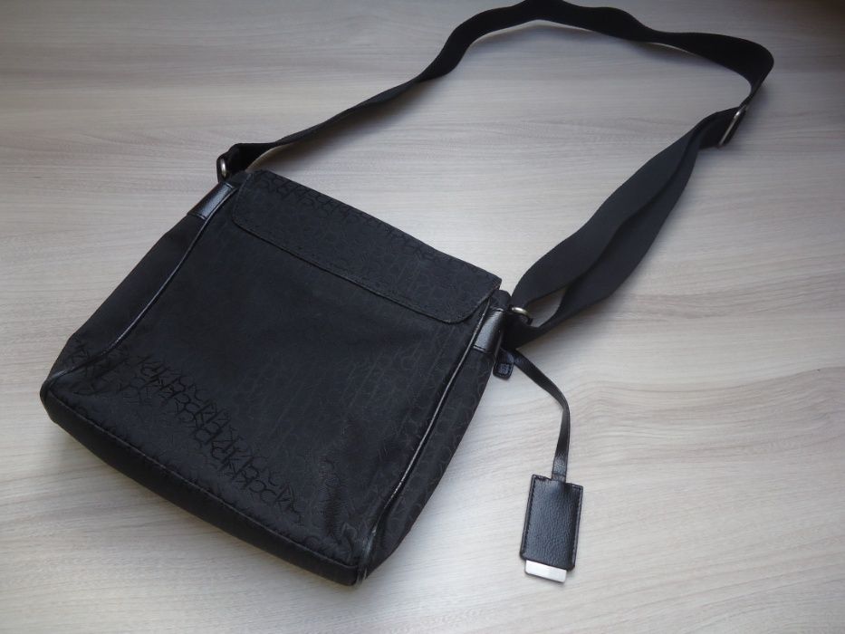 torebka Calvin Klein czarna listonoszka