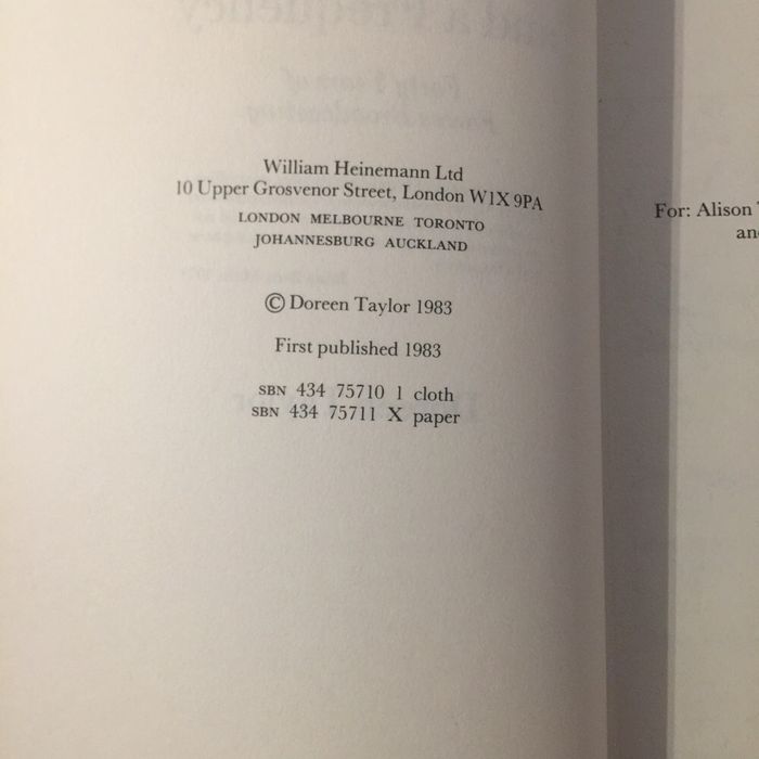 40 Years of Microphone and a Frequency - Doreen Taylor - 1a edição