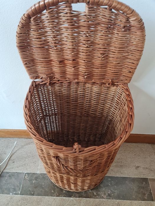 Cesto de verga em ótimo estado