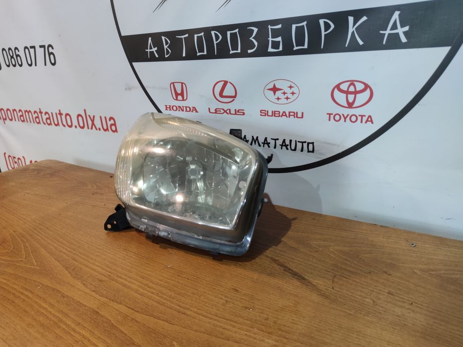 Оригінальна права галогенна фара Toyota RAV 4 2000-2003 р.в.