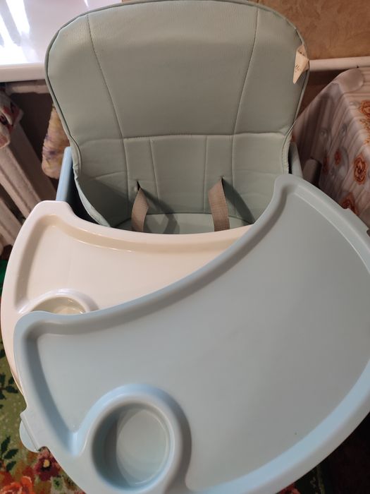 Столик для годування