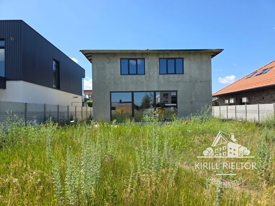 Продажа просторного дома на тихой улице в городке "Золотые Ключи"