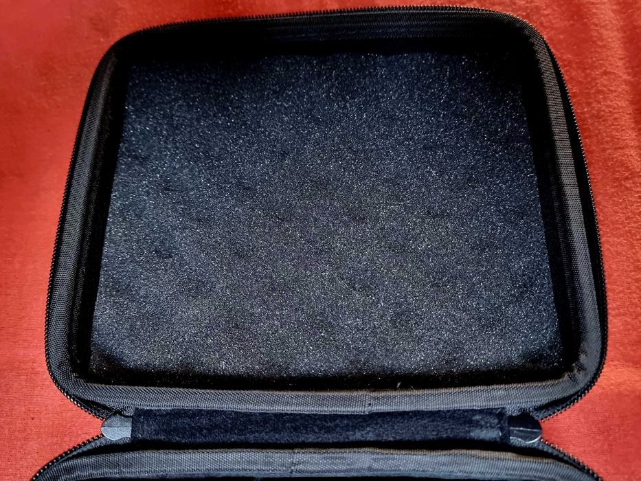 Vendo Caixa para 6 Relógios Nova acolchoada para viagem