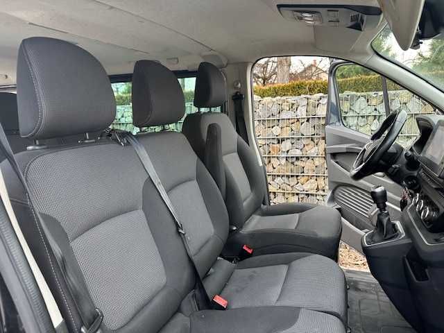 Renault Trafic 2.0 dci 150 ps Long / 9 osób nawigacja / led /hak