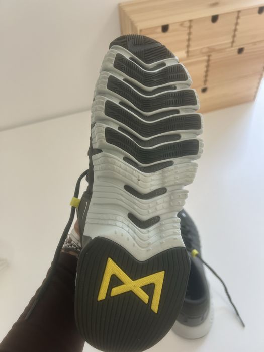 Tenis nike na cor verde militar n 43  vendo montijo