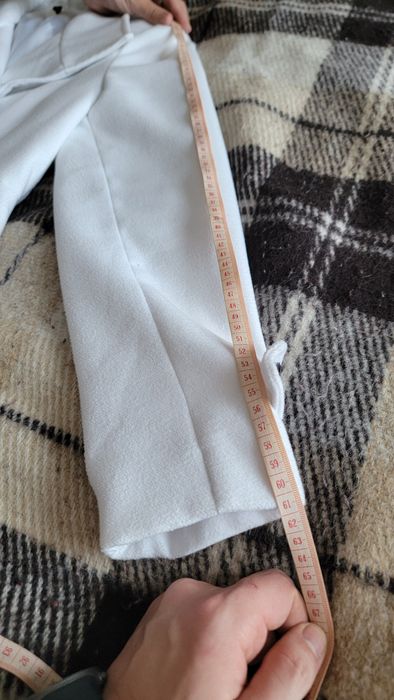 Біле пальто.