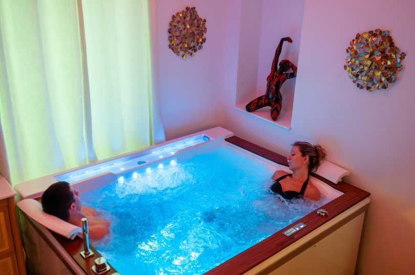 Nowoczesny i Luksusowy Apartament z Jacuzzi i Sauną w centrum miasta