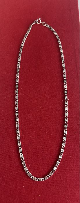 Srebrny łańcuszek z oznaczeniami