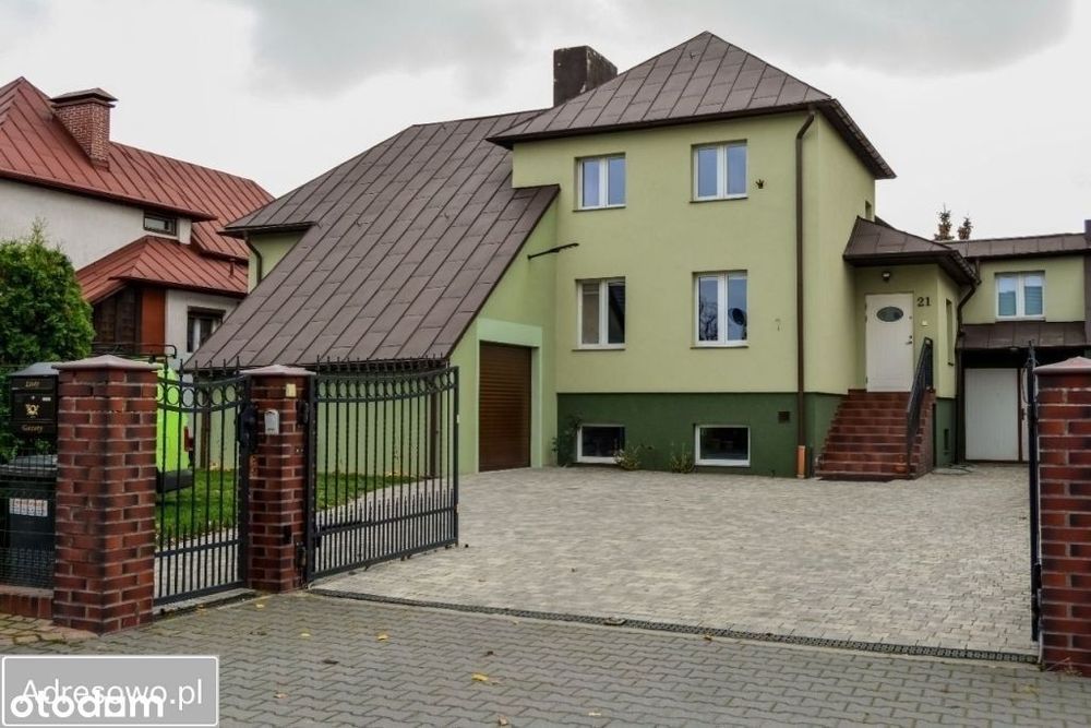 Dom szeregowy z 2 garażami spokojnej okolicy