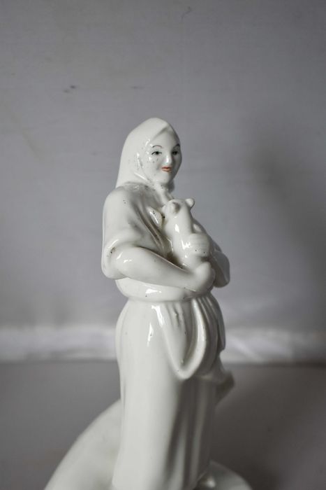 Figurka porcelanowa Świniarka