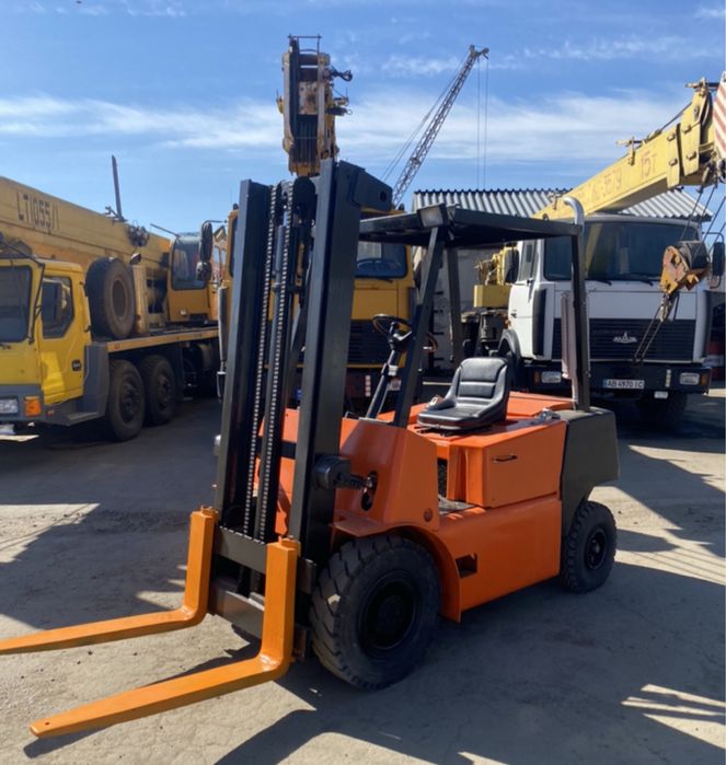 Оренда вилкового навантажувача кари від 1,5 до 3,5 т Послуги 24/7