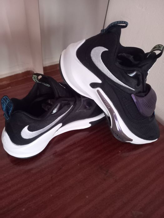 Продам кросівки NIKE