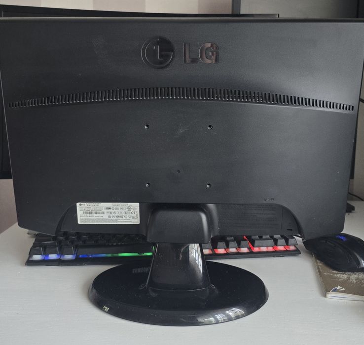 Монітор LG Flatron W1943SB-PF '19 бюджетний