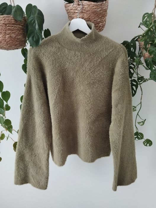 Puszysty golf, oversize, obniżona linia ramion, rozszerzane rękawy, pi
