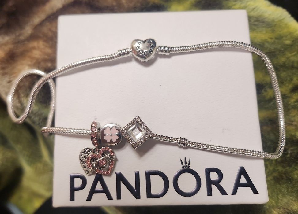 Pulseiras, malas , cachecol