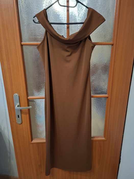 Brązowa czekoladowa sukienka Zara L 40 lejący sie dekolt