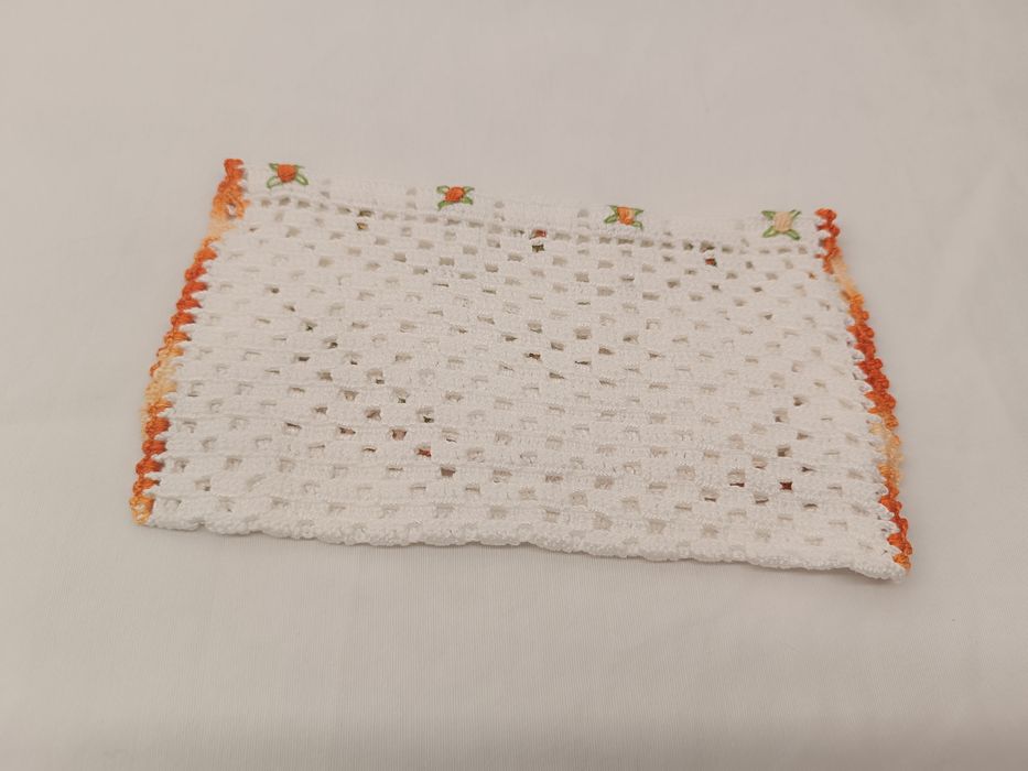 Bolsa em Renda feito à Mão. Nova.