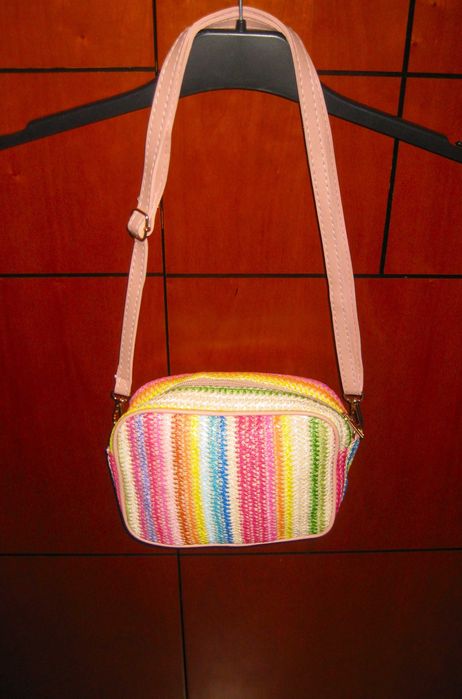 Bolsa Feminina com Alça - Design com Riscas Coloridas