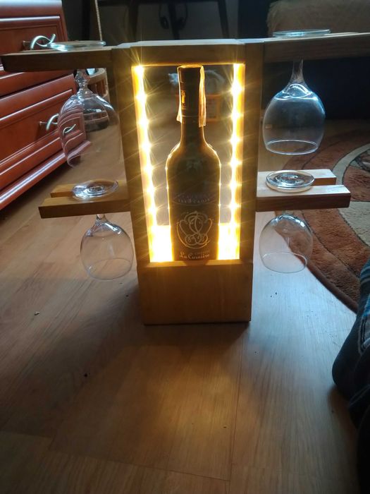 podświetlany stojak na wino