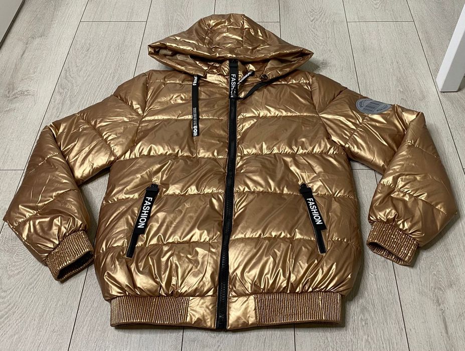 Złota kurtka z kapturem