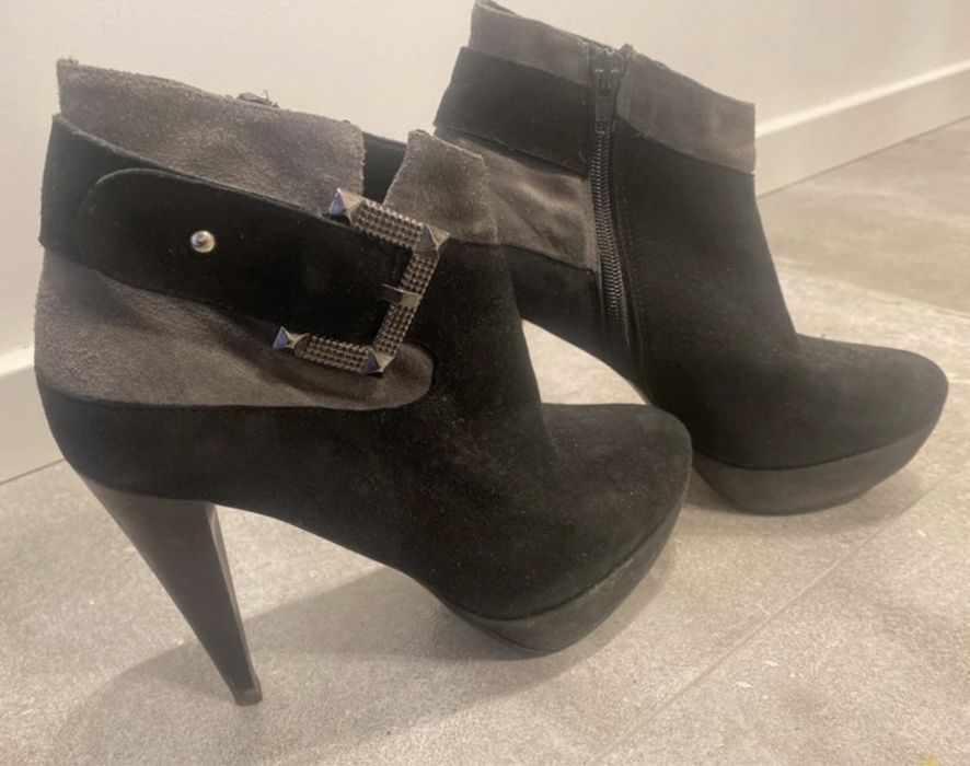 Zamszowo-skórzane botki na obcasie i platformie, Deichmann, 37