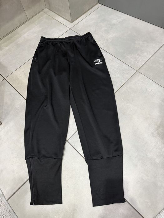 Spodnie dresowe Umbro rozmiar XL.