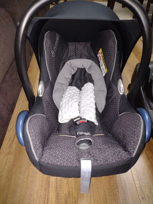 Fotelik samochodowy nosidełko Maxi Cosi Cabrio Fix z bazą easybase