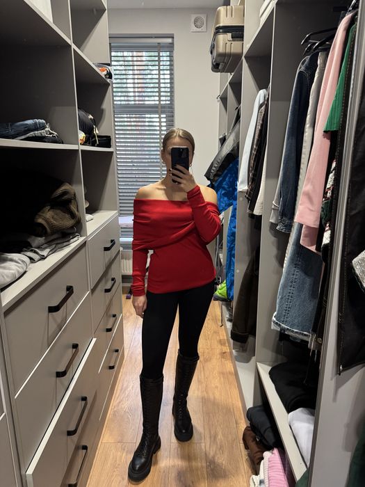 Червона кофта Zara з відкритими плечима