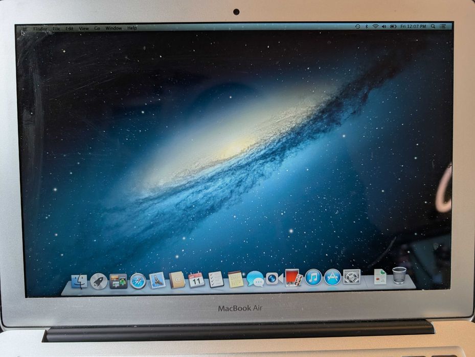 Macbook Air 13" i5 + 8GB + 128GB SSD c/ carregador