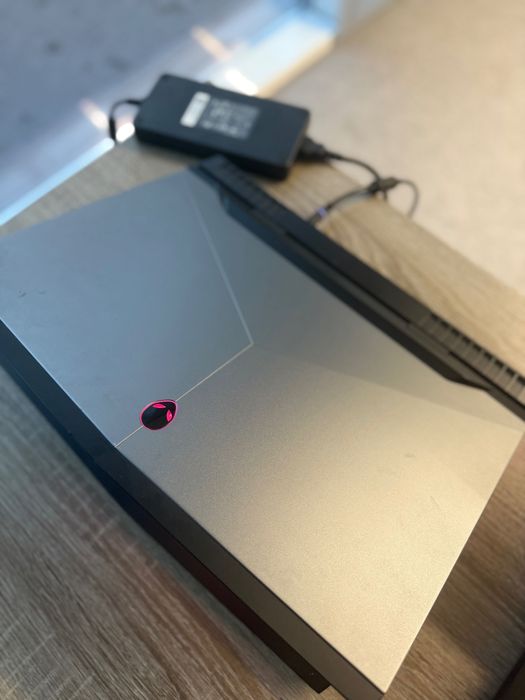 Dell Alienware 17 R4/ 3840x2160, 4K 60Hz/ Intel Core i7 /GTX 1070M 8GB