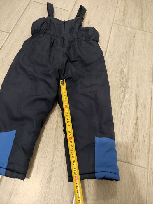 Продам комбинезоны зимние на рост 86