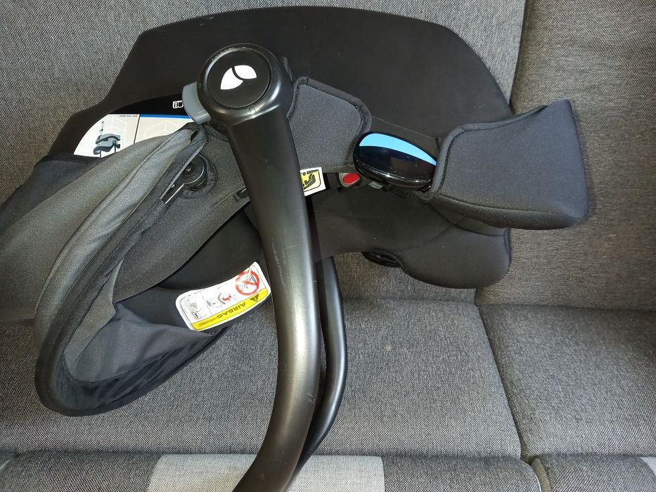 Nosidełko joie z bazą isofix.