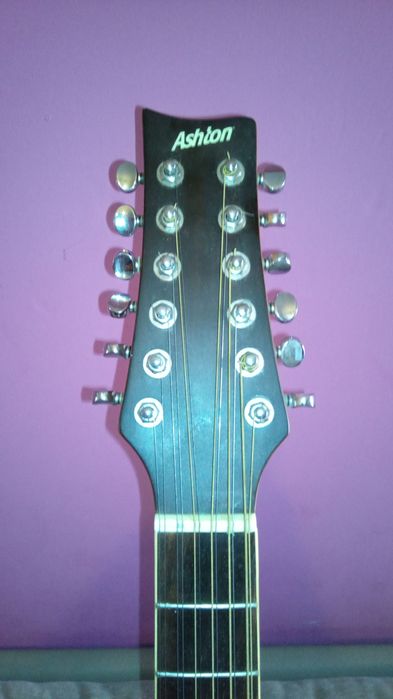Guitarra de 12 cordas Ashton.