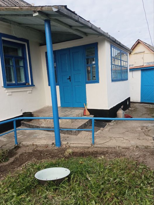 Будинок біля річки