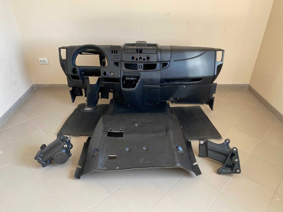 Торпедо панель приборов Iveco Eurocargo ГУР кронштейн Івеко Єврокарго