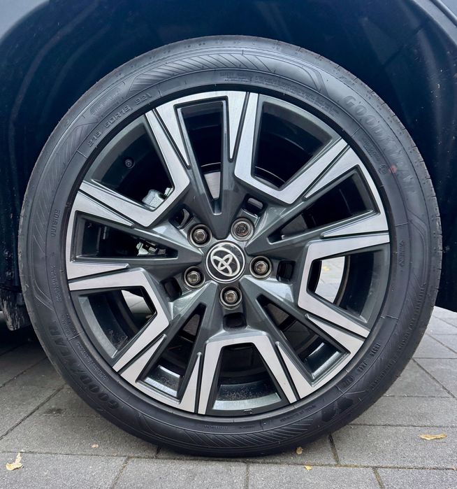 Goodyear EfficientGrip Performance 2 215/50 R18 92V DOT 0626/0726 - przebieg ok. 500 km