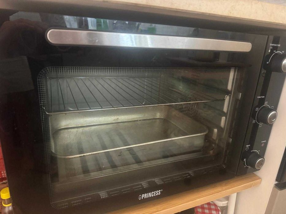 Forno Elétrico Capacidade: 55 L - 2000 W - Como novo!